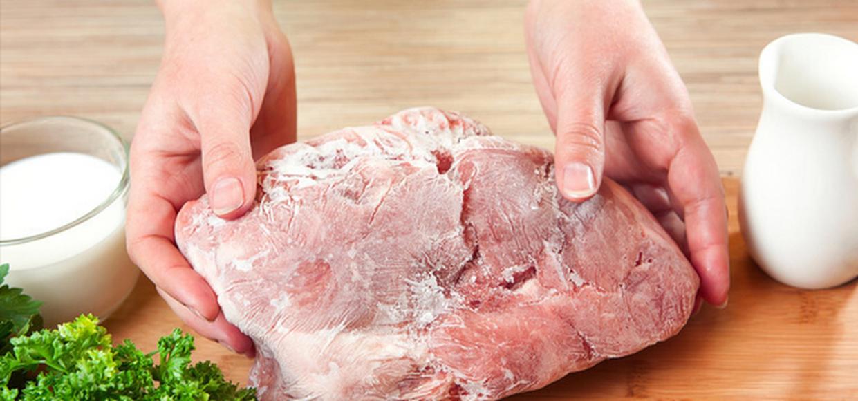 Defrosting frozen meat: The mistake you absolutely must avoid!